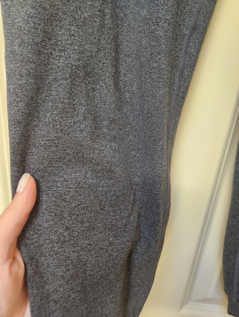 Vuori Womens Heather Charcoal Drawstring Joggers - Picture 8 of 8